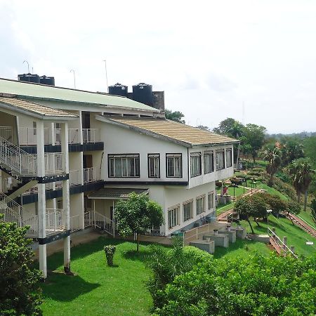 Brisk Hotel Triangle Njeru Exterior photo