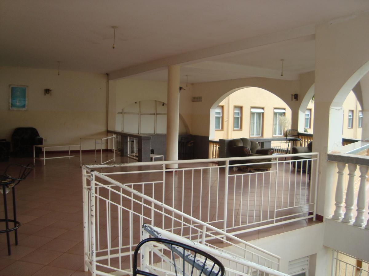 Brisk Hotel Triangle Njeru Exterior photo