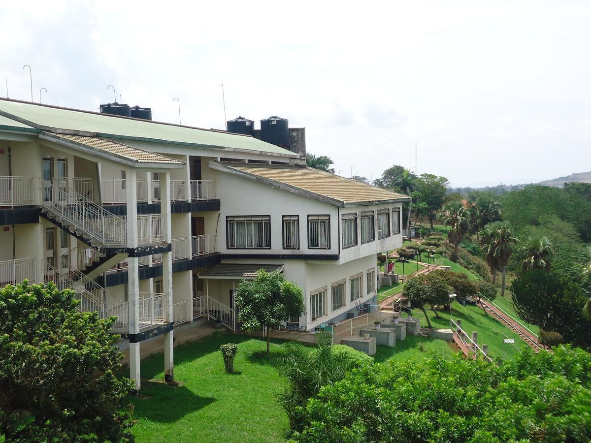Brisk Hotel Triangle Njeru Exterior photo