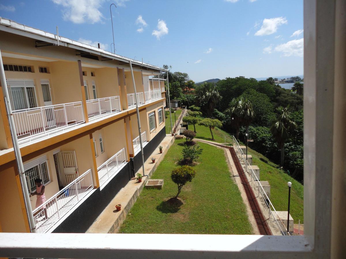 Brisk Hotel Triangle Njeru Exterior photo