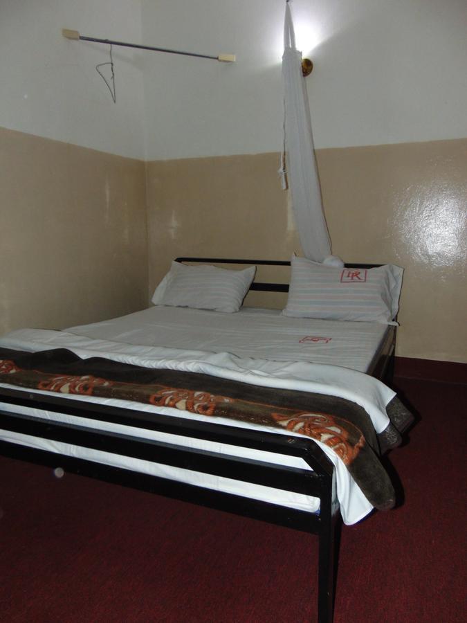 Brisk Hotel Triangle Njeru Exterior photo