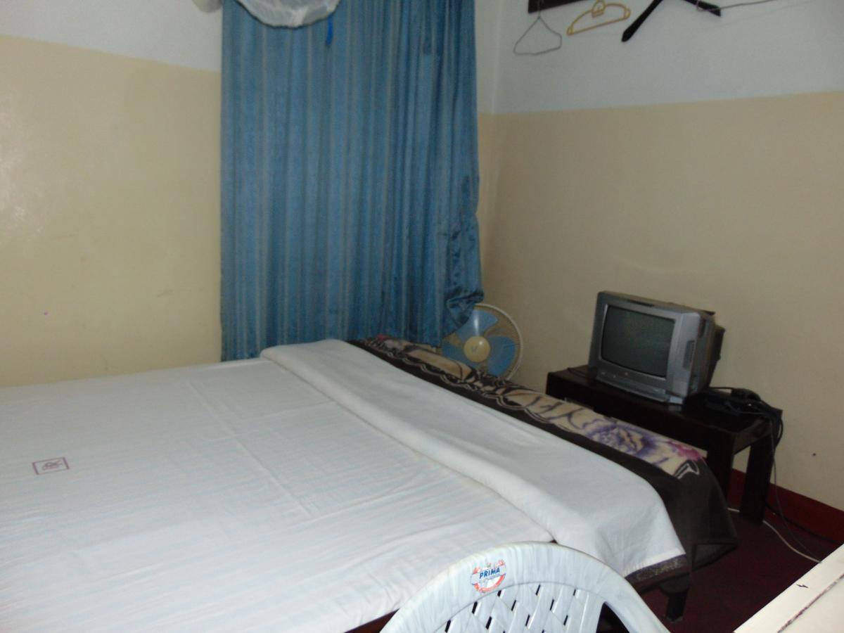 Brisk Hotel Triangle Njeru Exterior photo