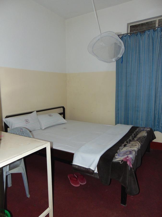 Brisk Hotel Triangle Njeru Exterior photo